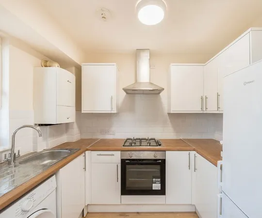 Room Grove Road in Greater London