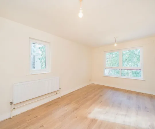 Room Grove Road in Greater London