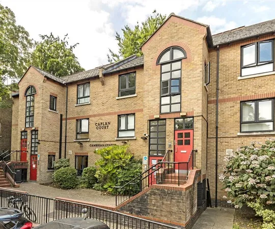 Room Grove Road in Greater London