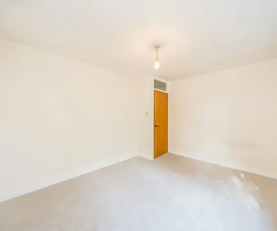Room Grove Road in Greater London