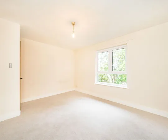 Room Grove Road in Greater London