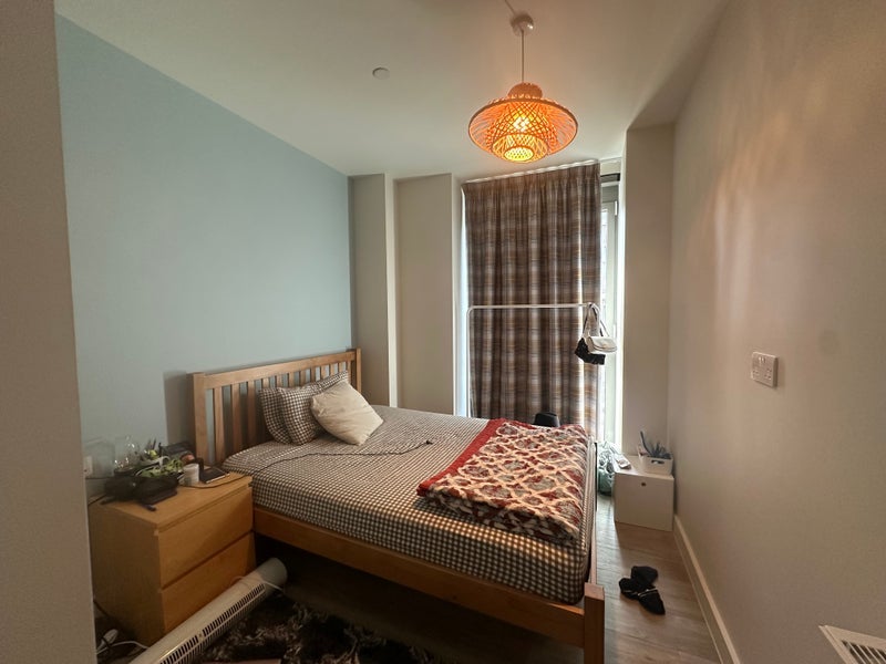 Flat Hudson Walk in Greater London