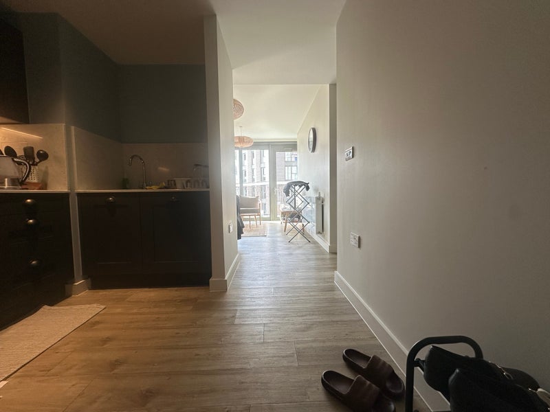 Flat Hudson Walk in Greater London