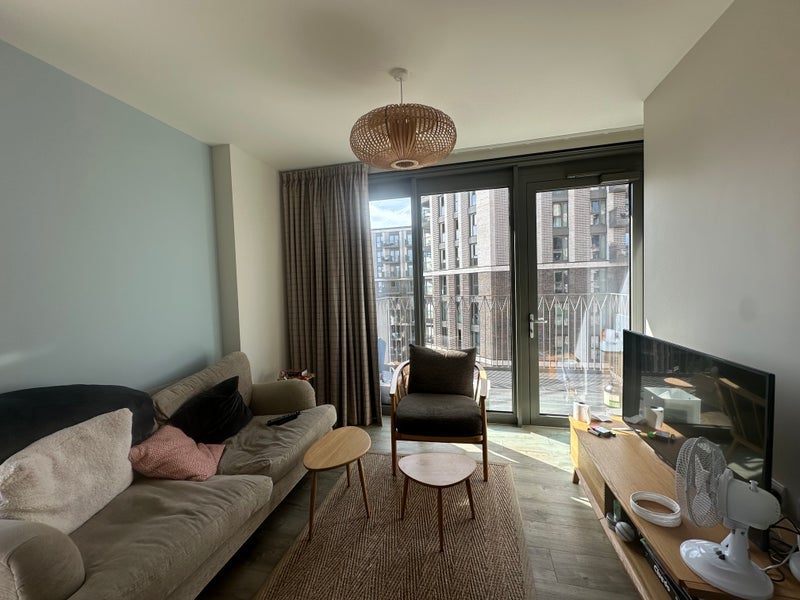 Flat Hudson Walk in Greater London