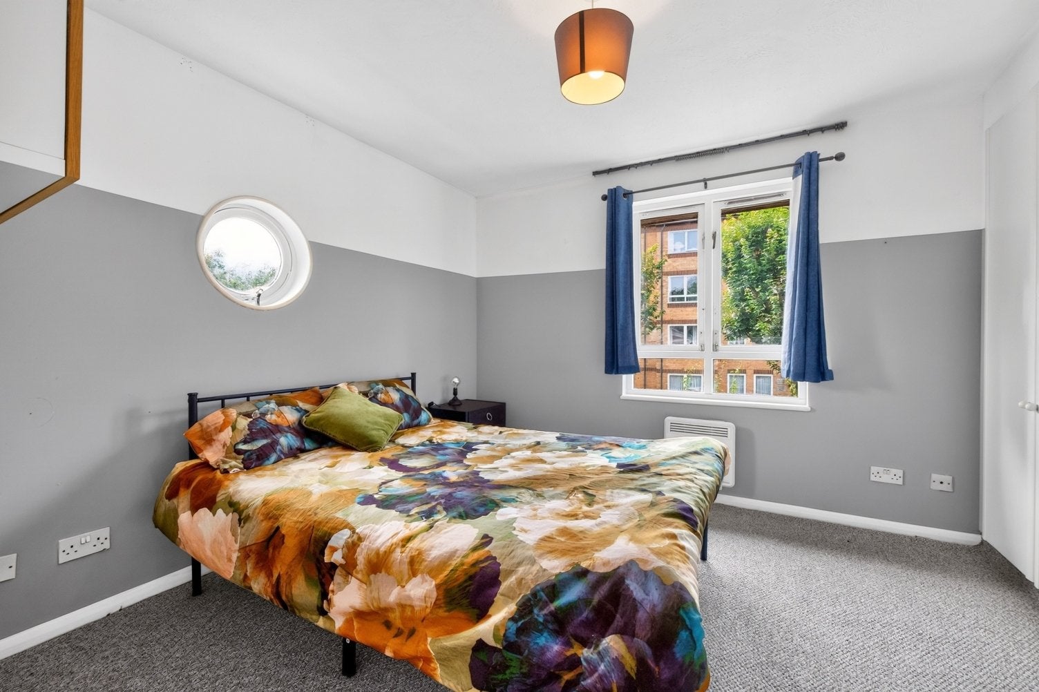 House Oxley Close in Greater London