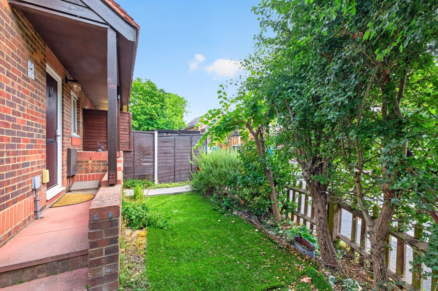 House Oxley Close in Greater London