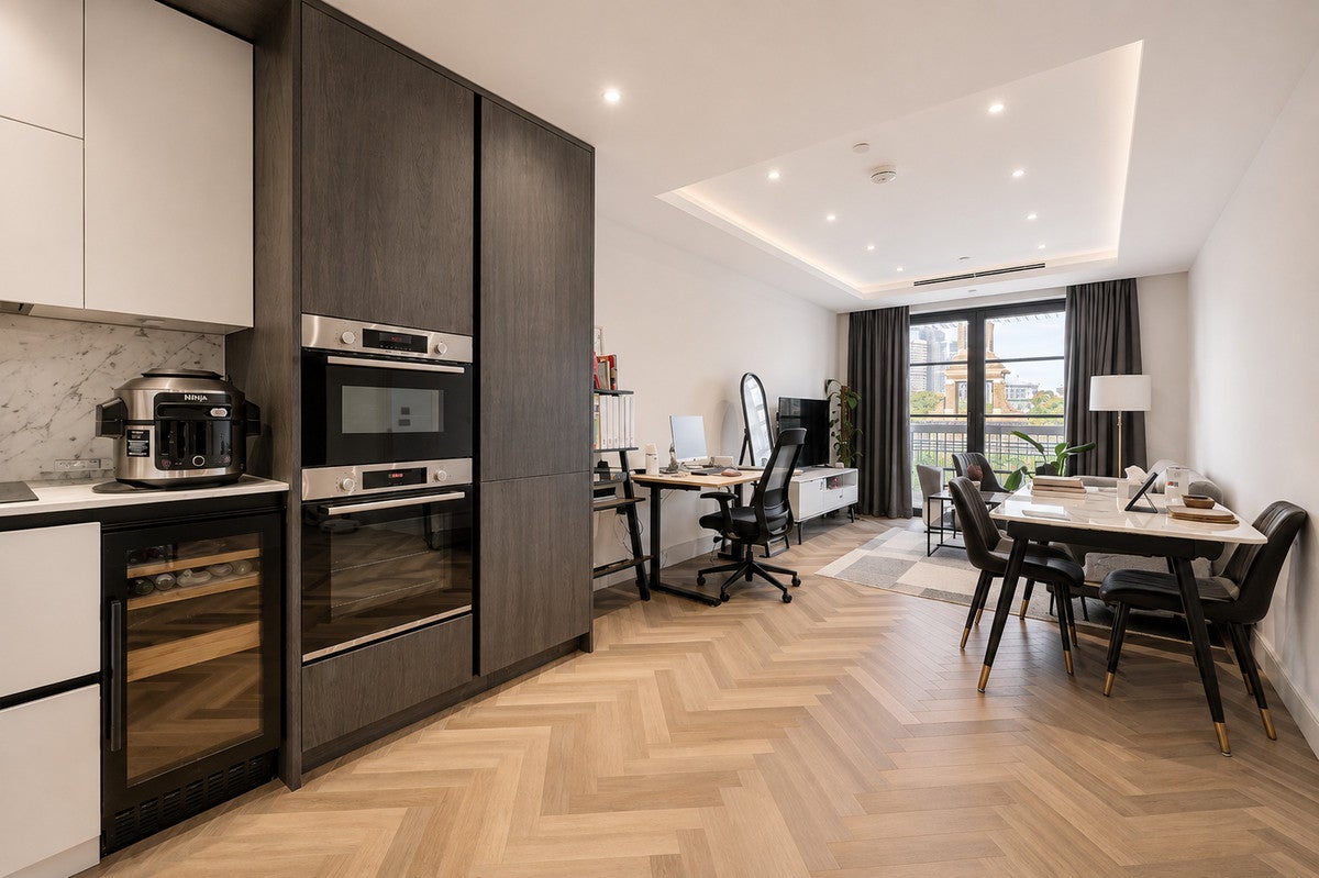 Flat Astwood Mews in Greater London
