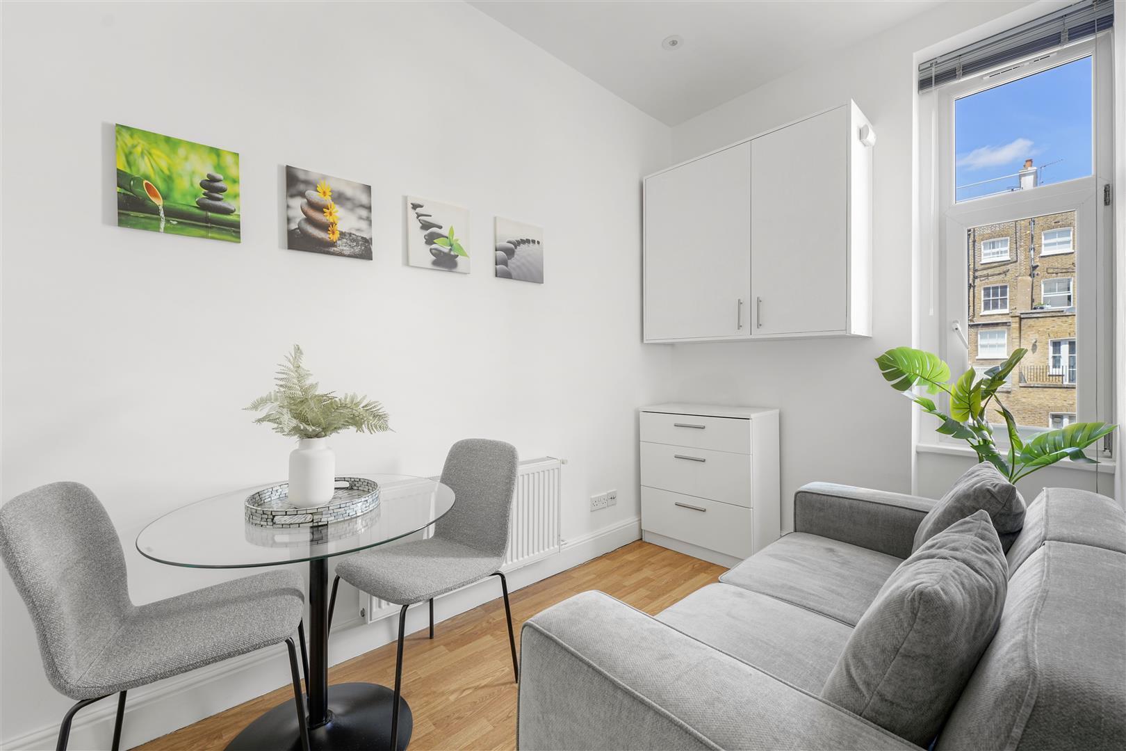 Flat Southwell Gardens in Greater London