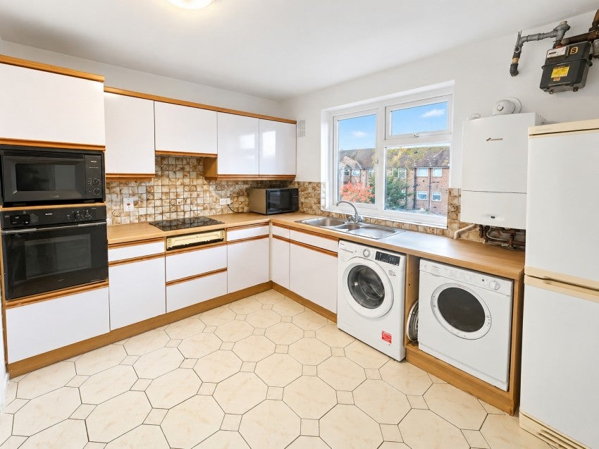 Flat Laleham Road in Borough of Spelthorne