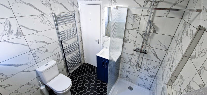 Room Cumberland Road in Greater London