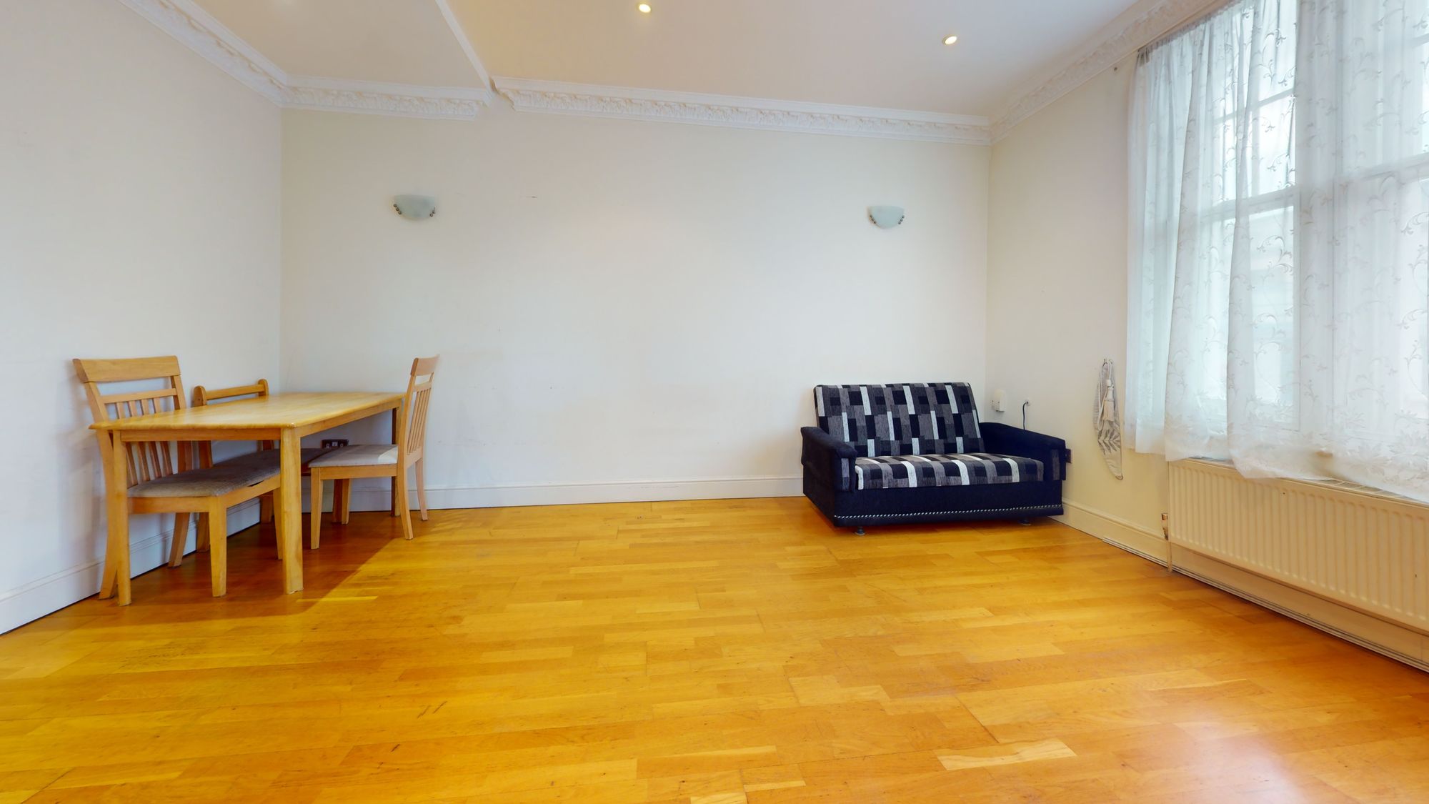 Flat Woolwich Road in Greater London