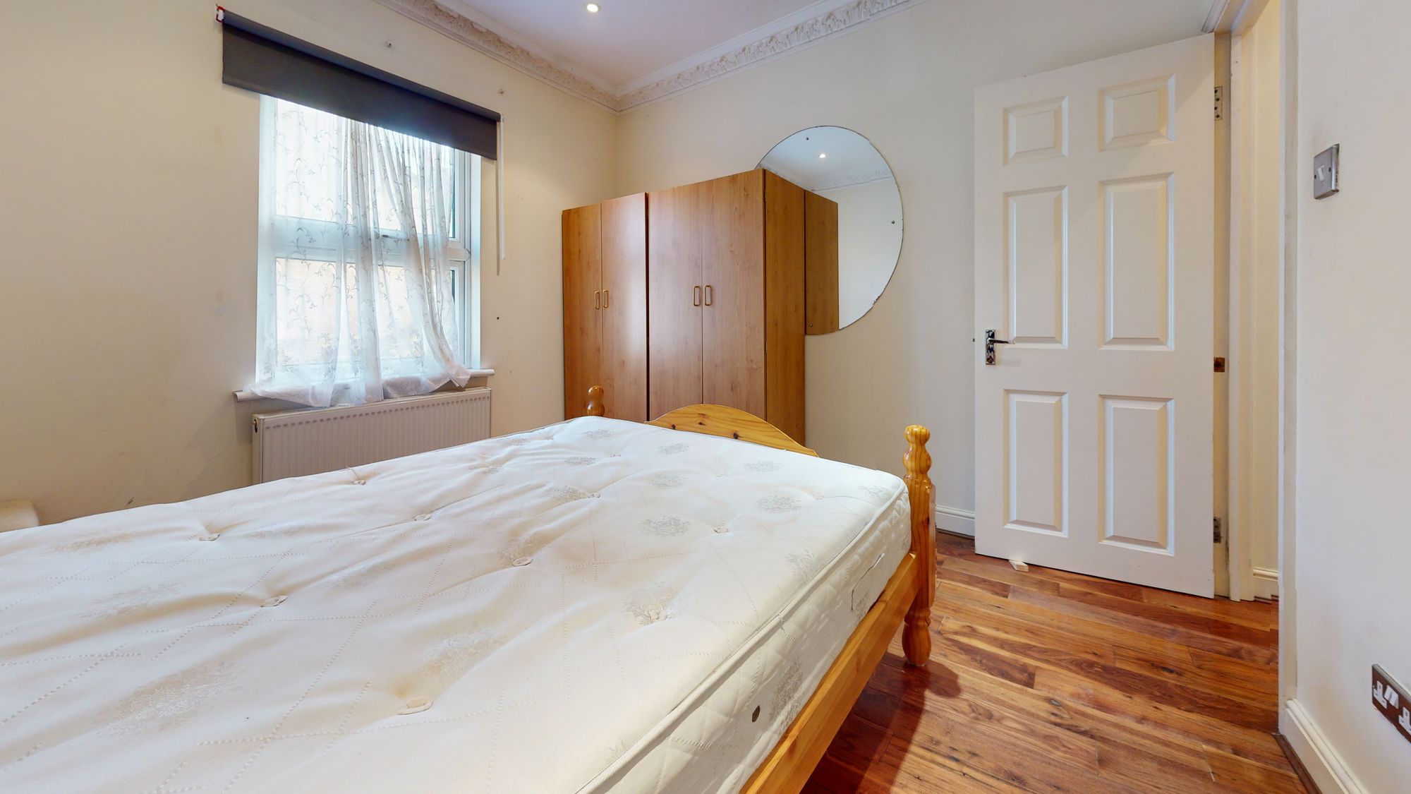 Flat Woolwich Road in Greater London