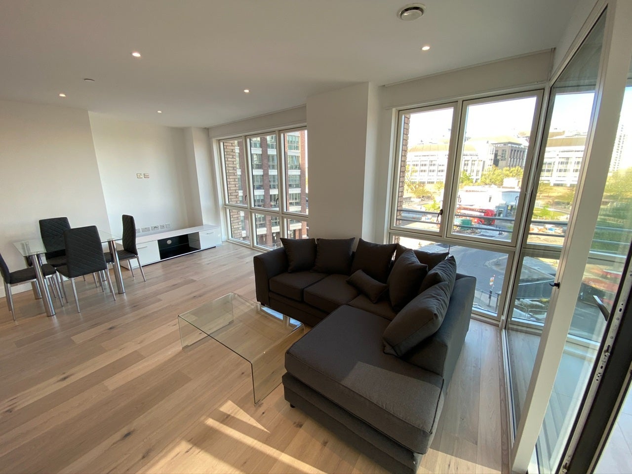 Flat Arniston Way in Greater London