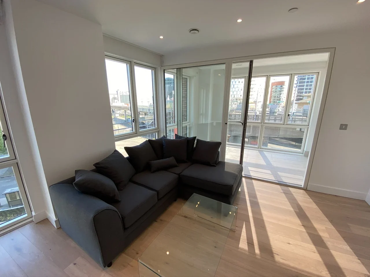 Flat Arniston Way in Greater London