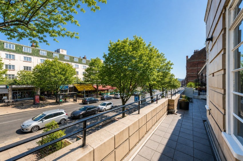 Flat Haverstock Hill in Greater London
