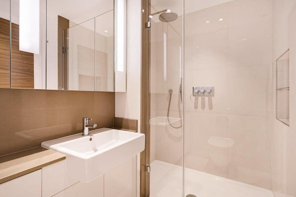 Flat Gloucester Terrace in City of Westminster