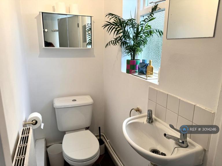 Flat Broadwater Street West in Worthing