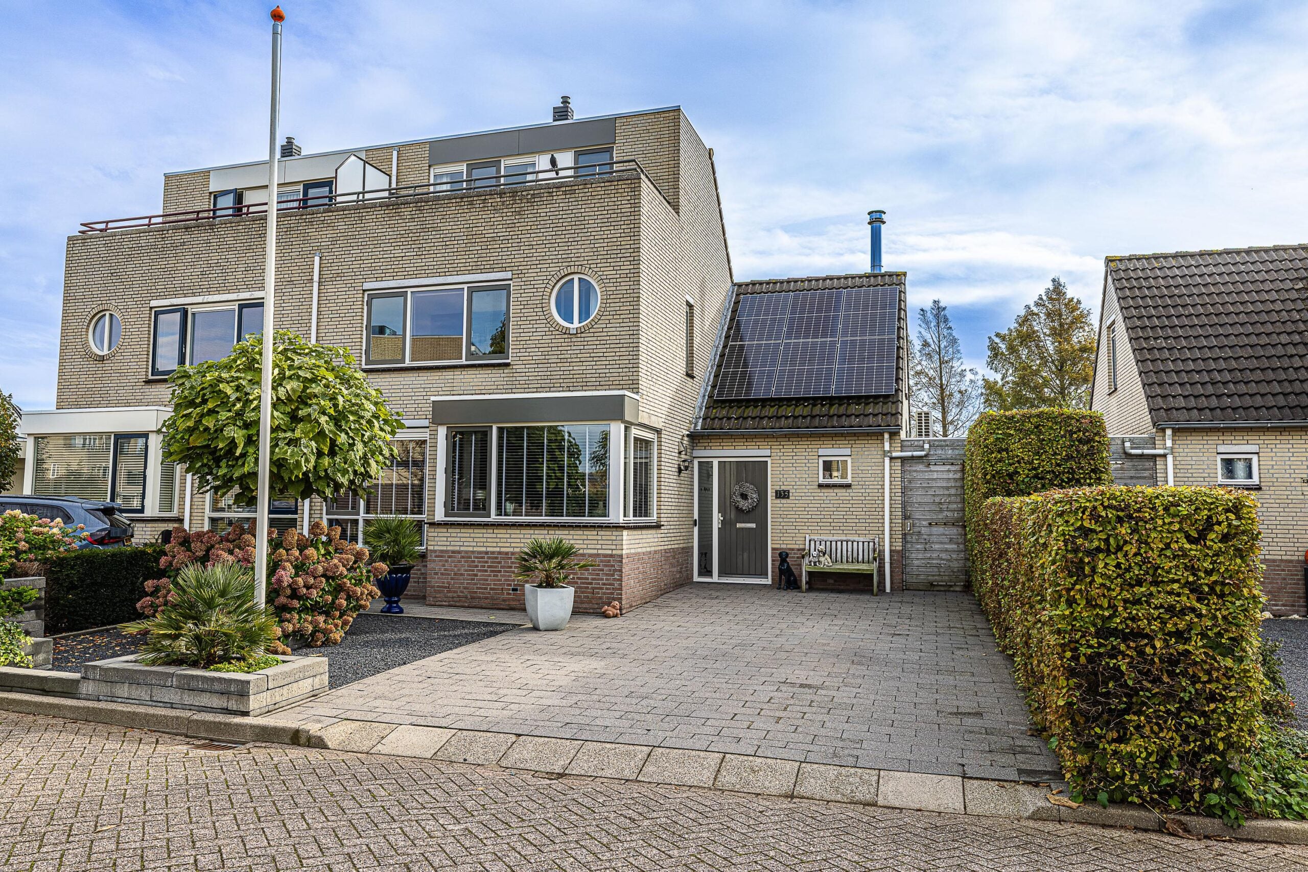 Huis Waardenburg 135 in Hillegom