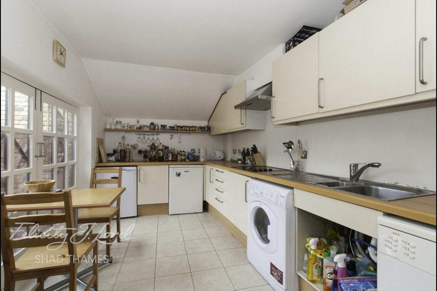 Flat Gainsford Street in Greater London
