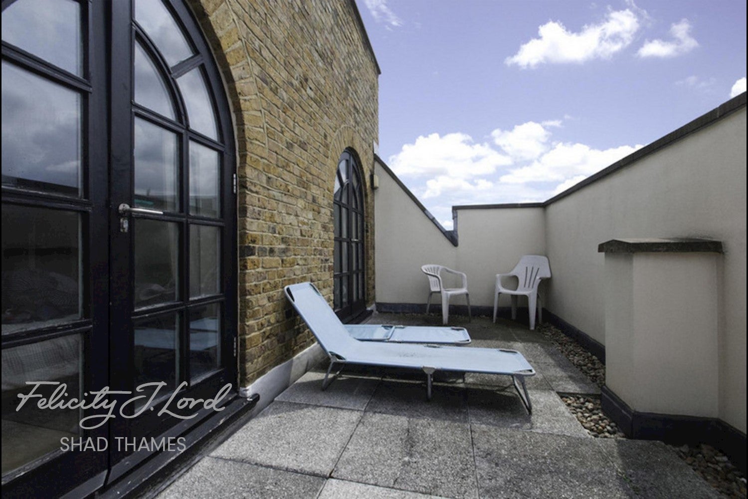 Flat Gainsford Street in Greater London