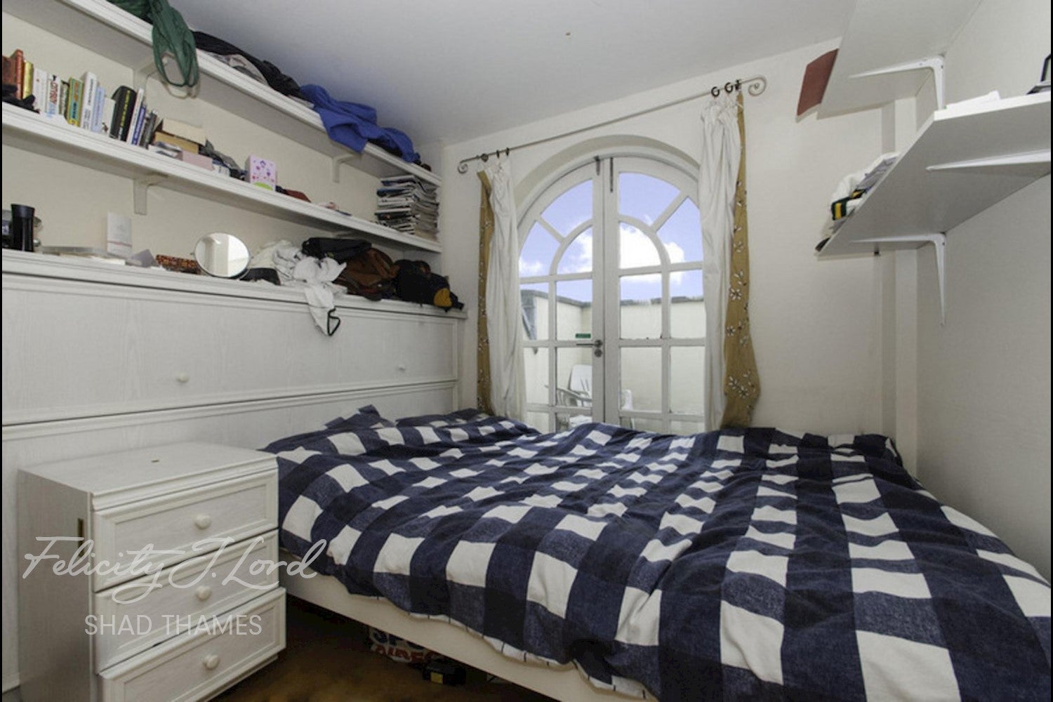 Flat Gainsford Street in Greater London