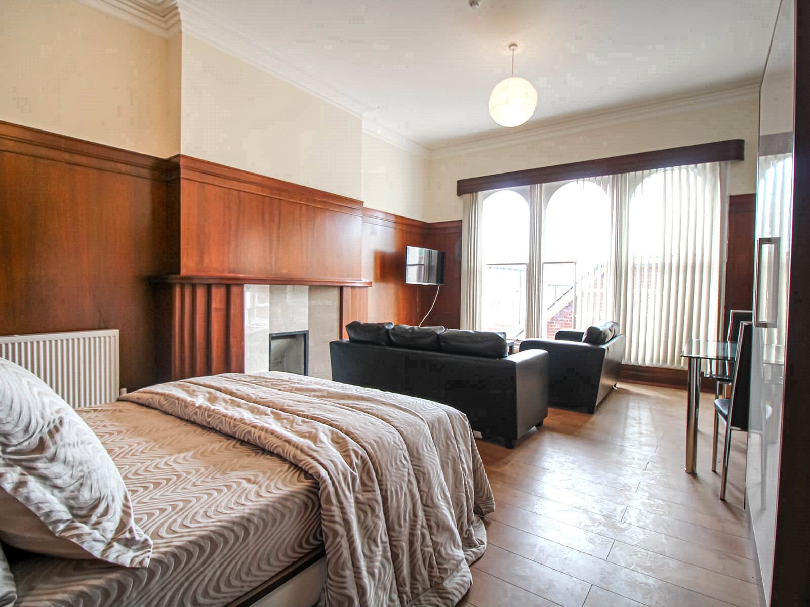 Flat Clarendon Road in Leeds