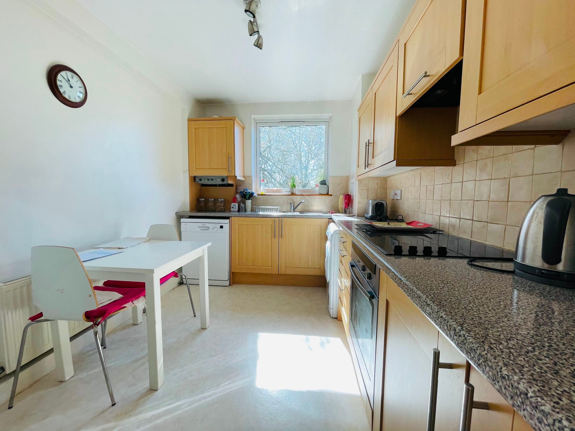 Flat Long Lane in Greater London