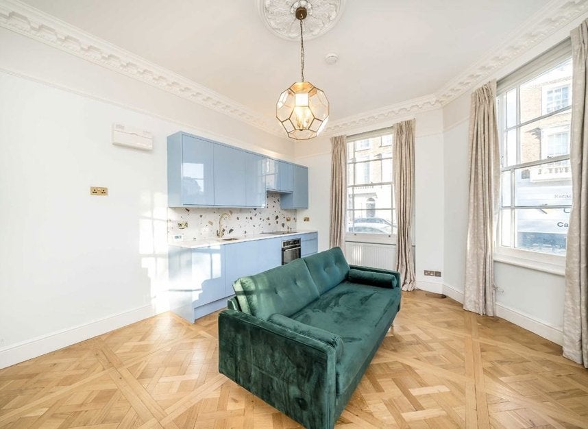 Flat Cambridge Street in City of Westminster