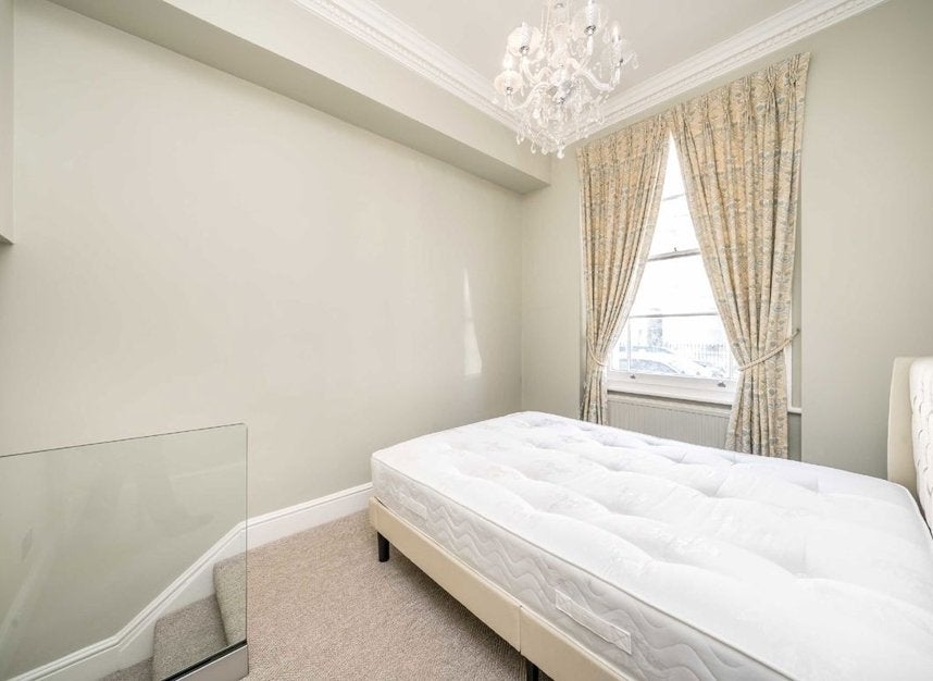 Flat Cambridge Street in City of Westminster