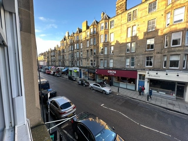 Flat Raeburn Place in City of Edinburgh