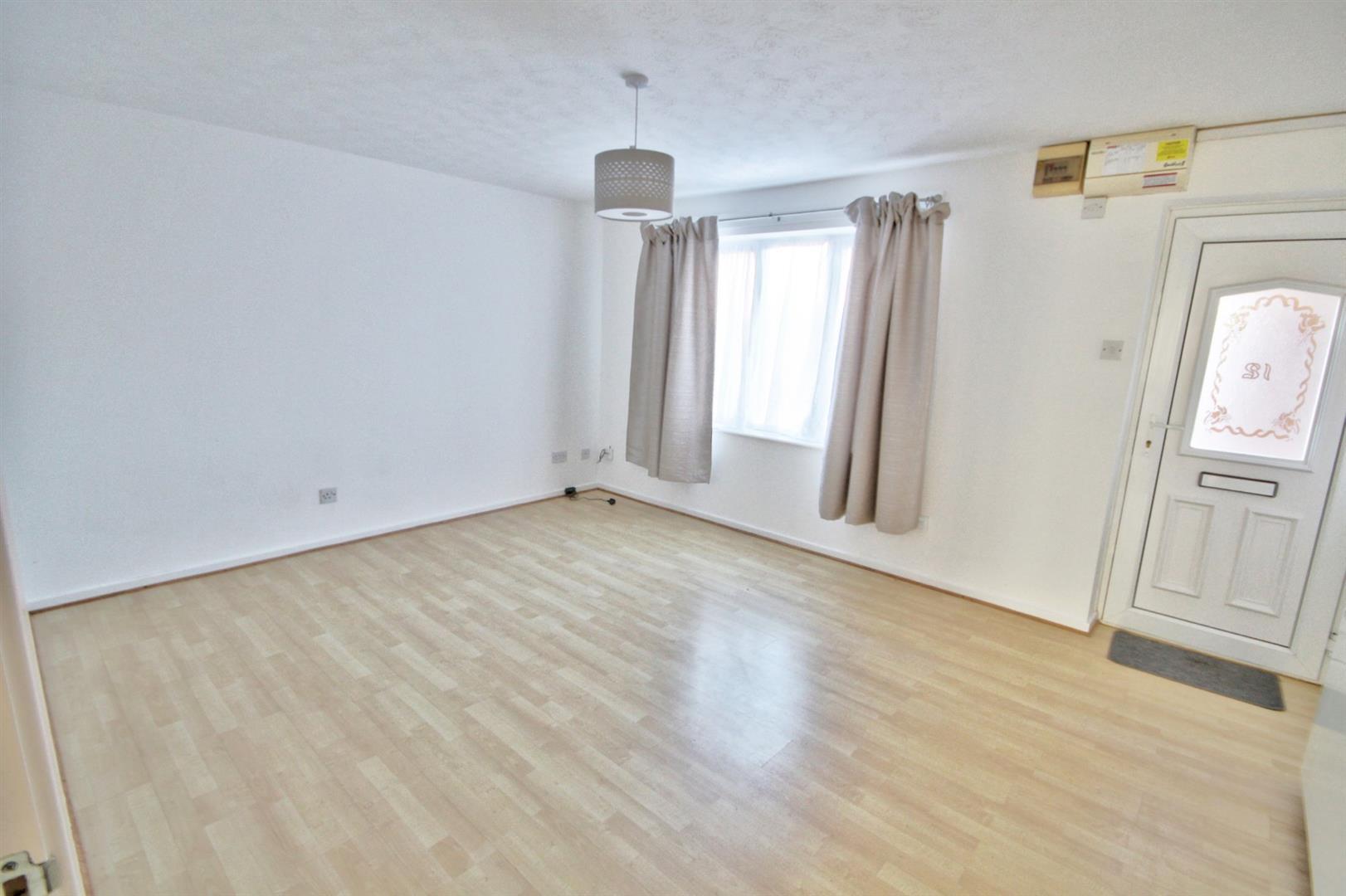 Flat Berkeley Close in Nuneaton and Bedworth