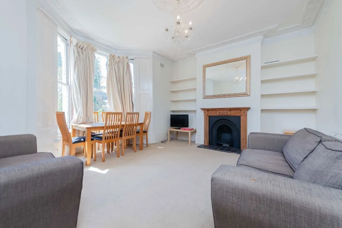 Flat Poplar Grove in Greater London