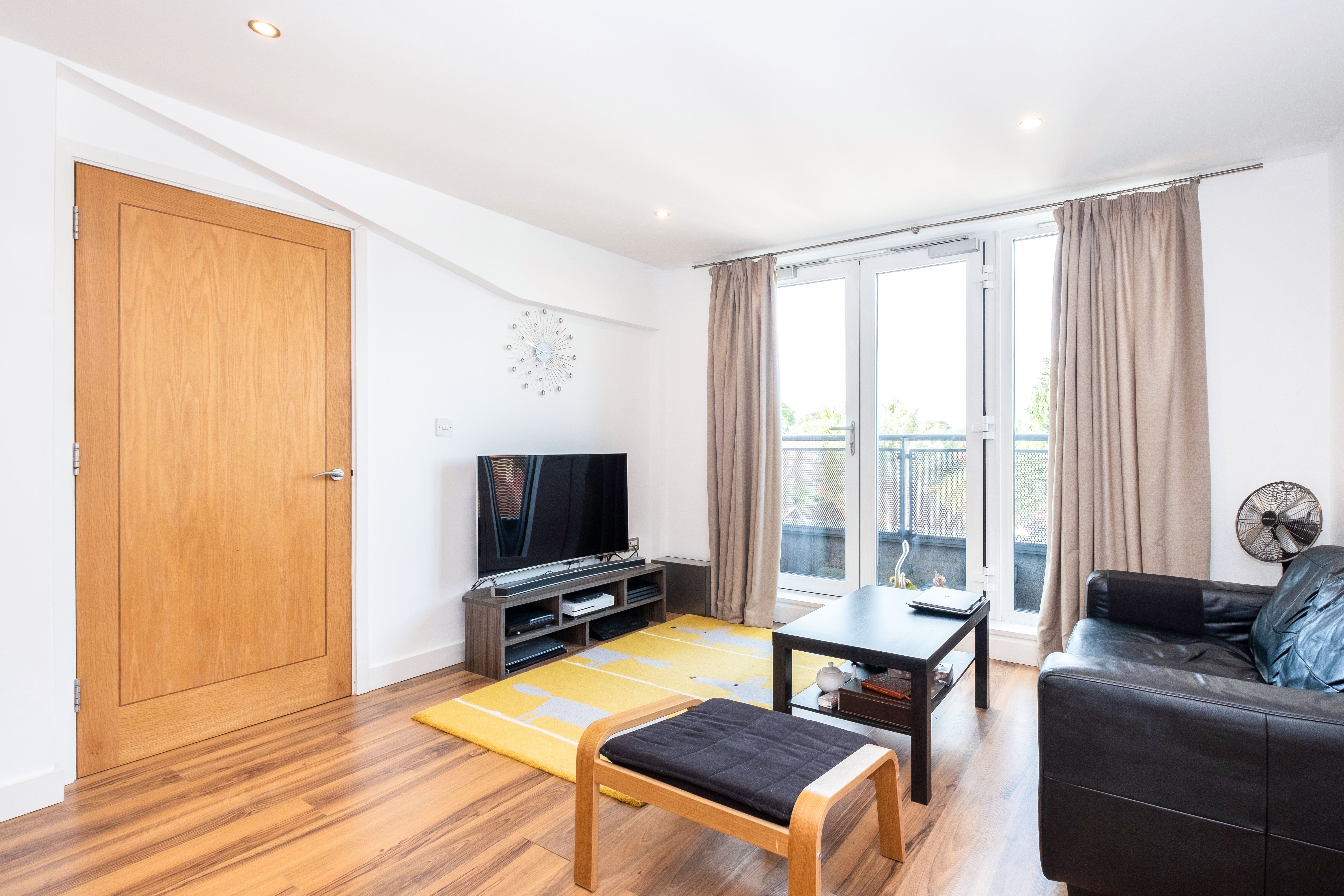 Flat Southern Road in Surrey Heath