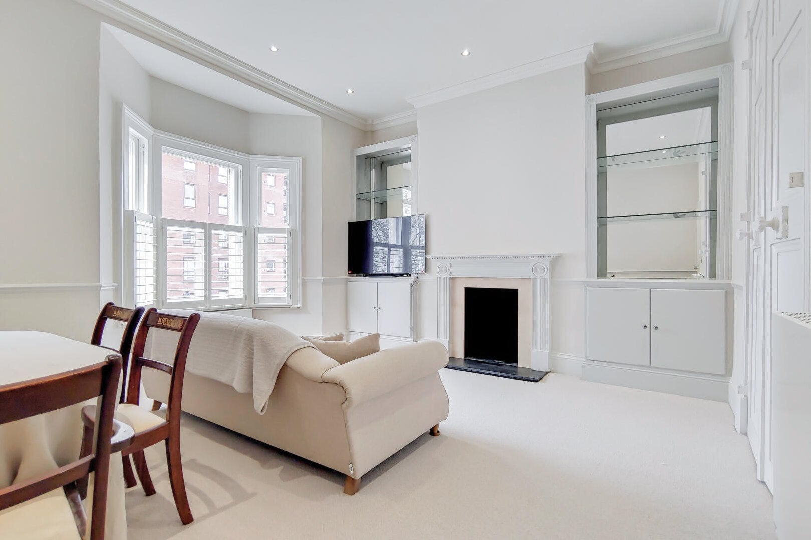 Flat Fernshaw Road in Greater London