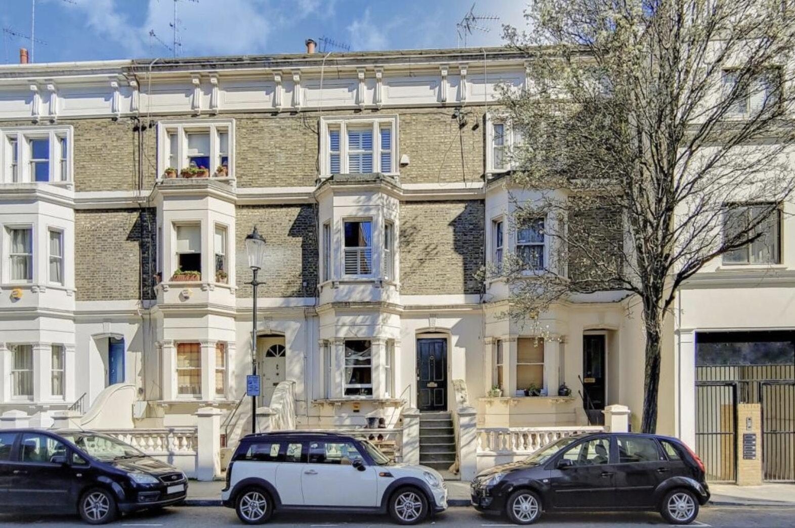 Flat Fernshaw Road in Greater London