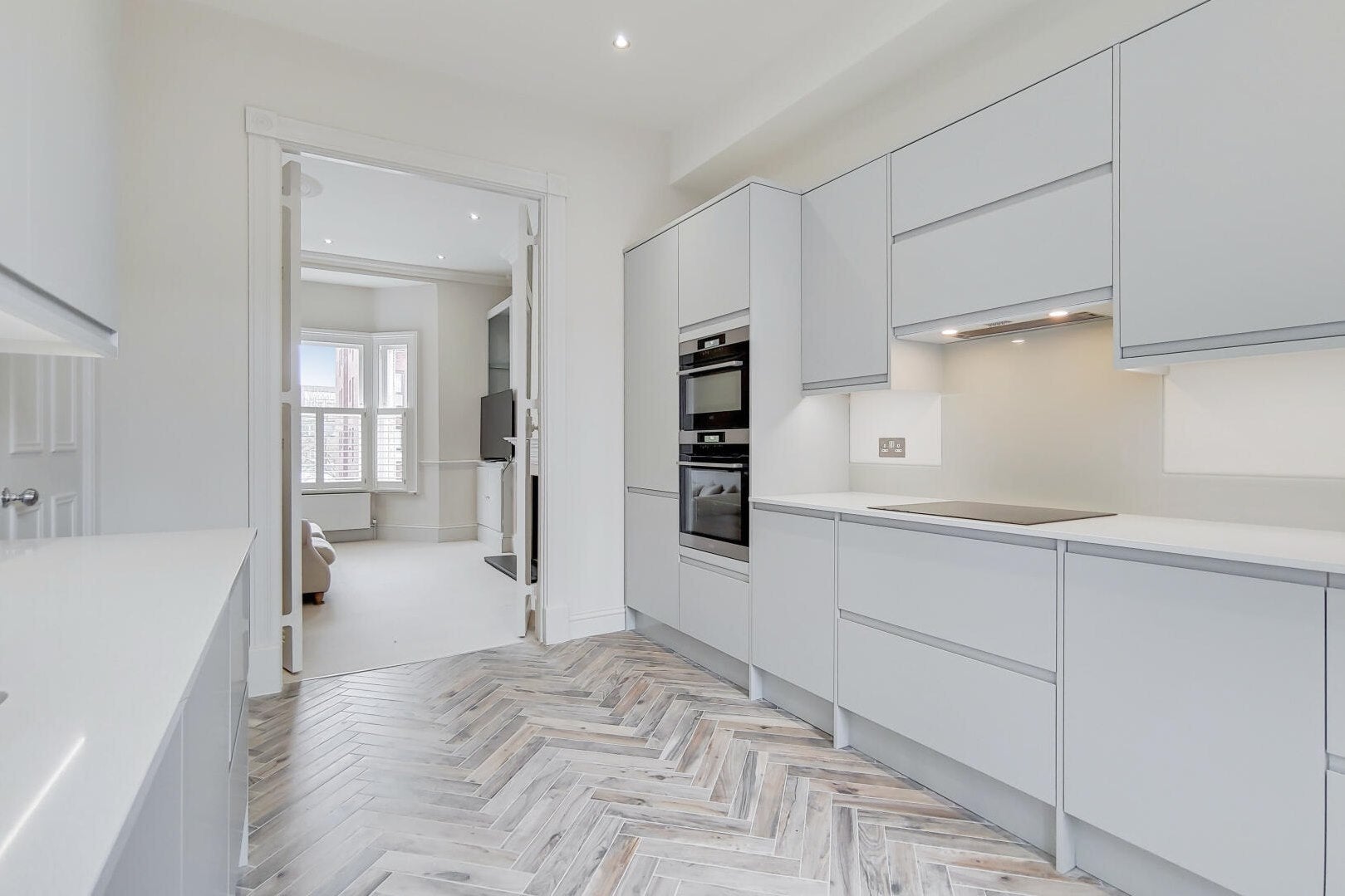 Flat Fernshaw Road in Greater London