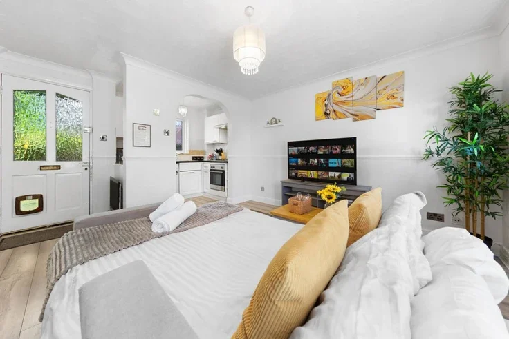 Flat Cedar Wood Drive in Watford