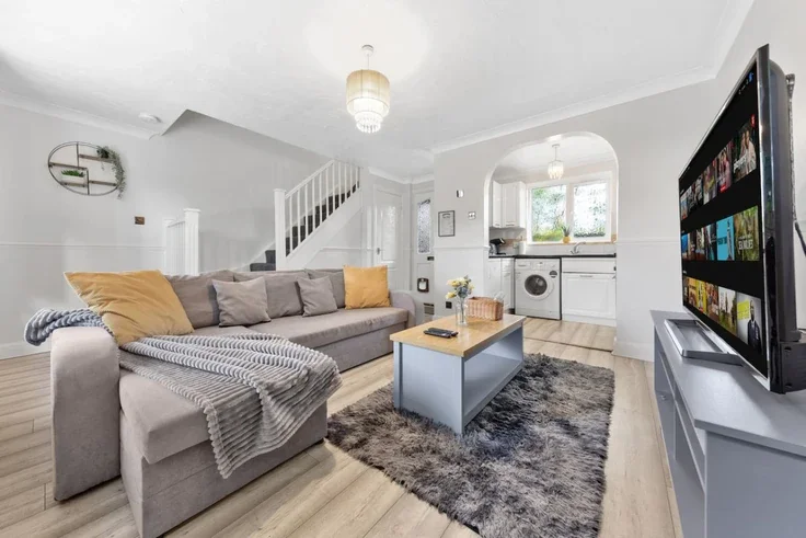 Flat Cedar Wood Drive in Watford