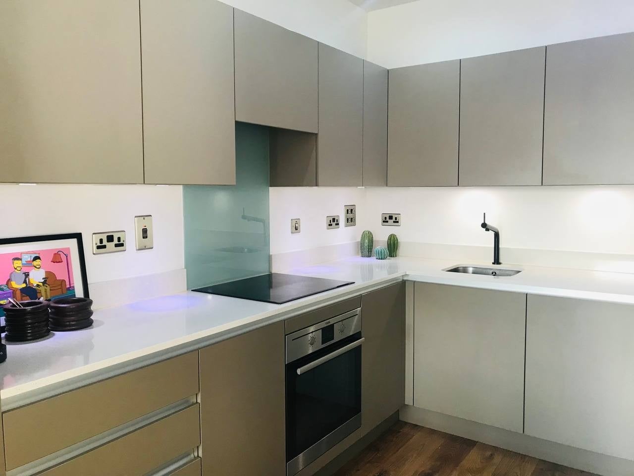 Flat New Village Avenue in Greater London