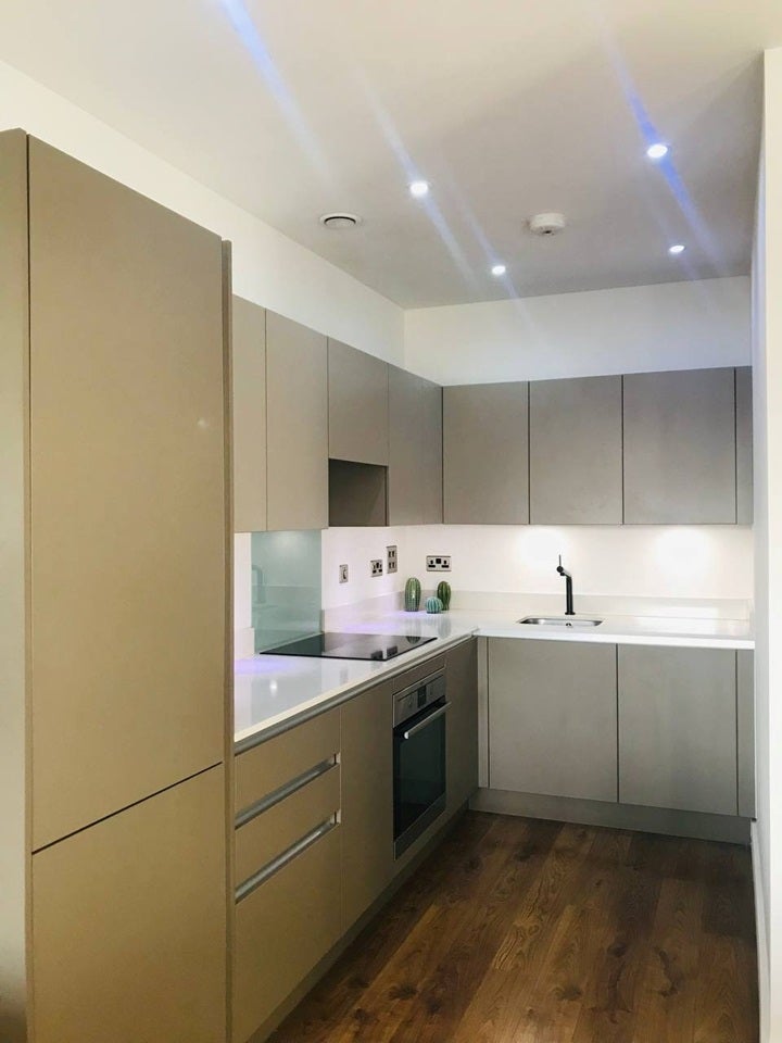 Flat New Village Avenue in Greater London