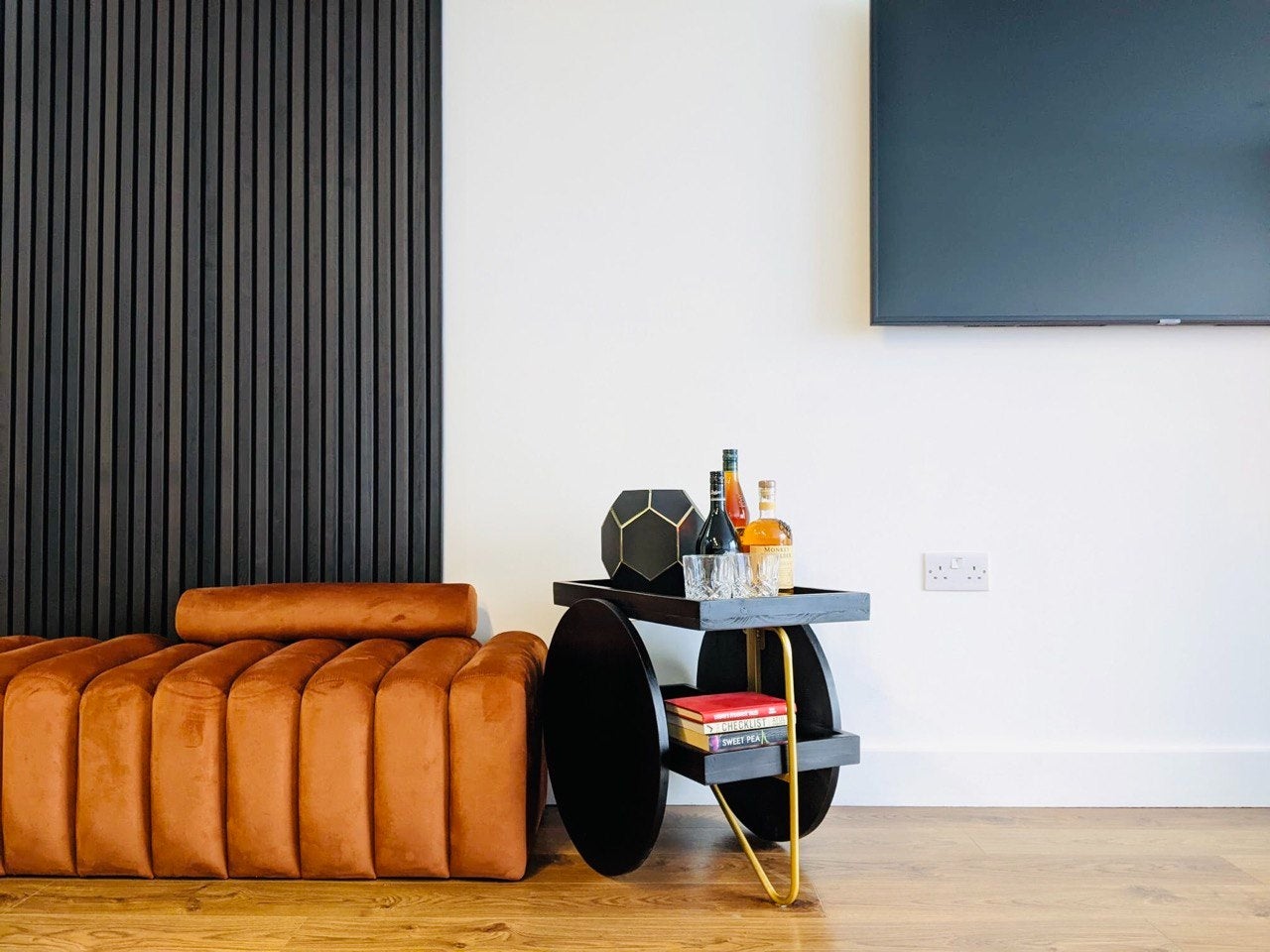 Flat New Village Avenue in Greater London