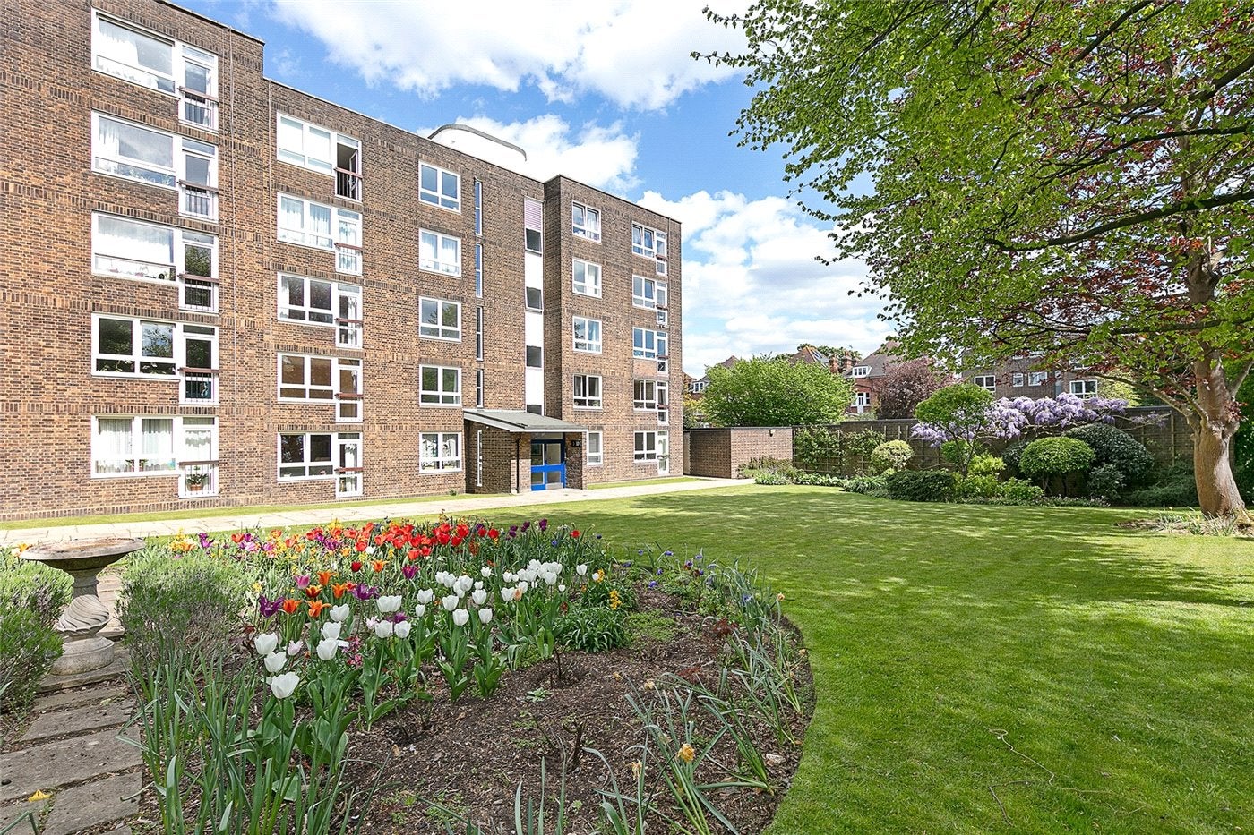 Flat Kersfield Road in Greater London