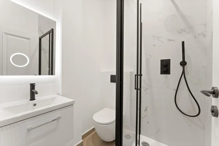 Room Curtain Road in Greater London