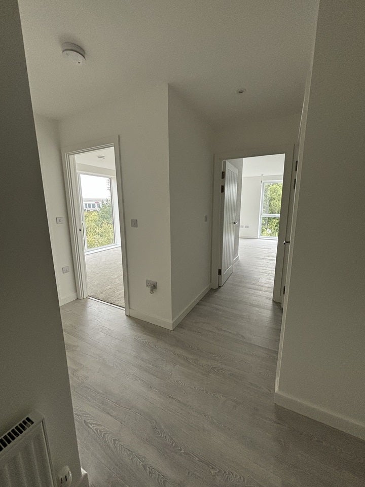Flat Crossways Boulevard in Dartford