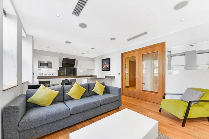 Flat Ludgate Broadway in City of London