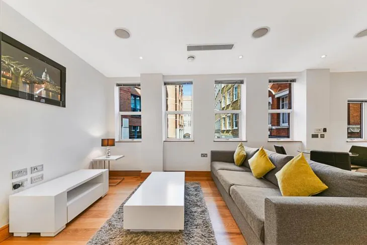 Flat Ludgate Broadway in City of London