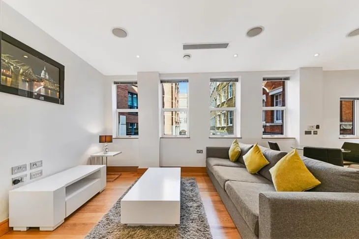 Flat Ludgate Broadway in City of London