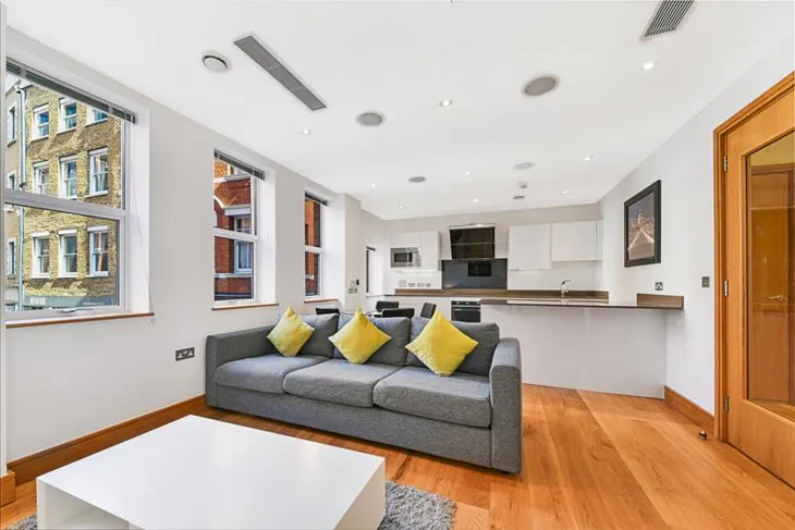 Flat Ludgate Broadway in City of London