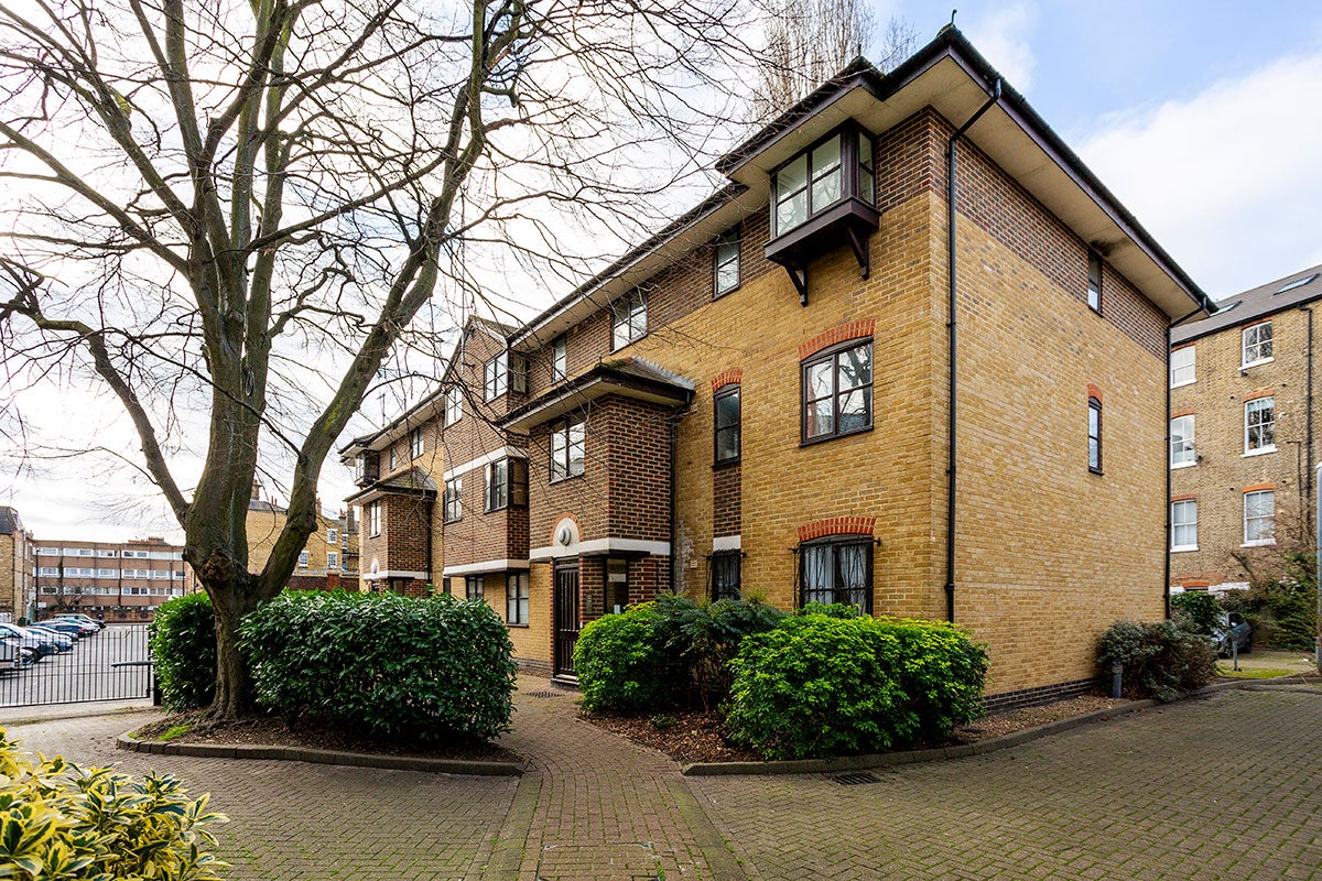 Flat Burnham Street in Greater London