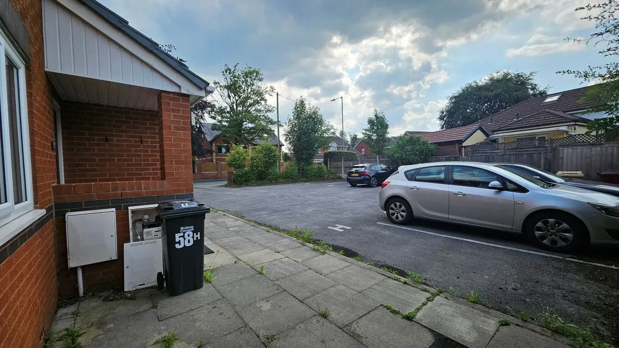 Flat New Hall Lane in Bolton